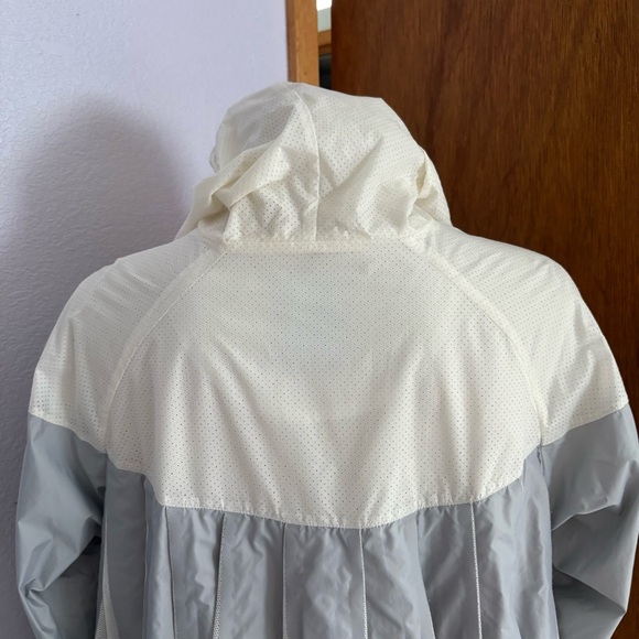 NIKE x SACAI sz M Gray White Pleated Back Windrunner Jacket 716917 Full Zip - Picture 9 of 16